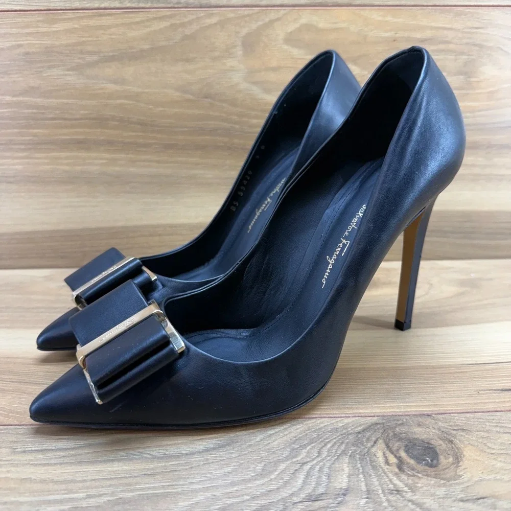 Salvatore Ferragamo Zeri Bow Double Pumps 9 B Black Leather Pointed Toe Formal
